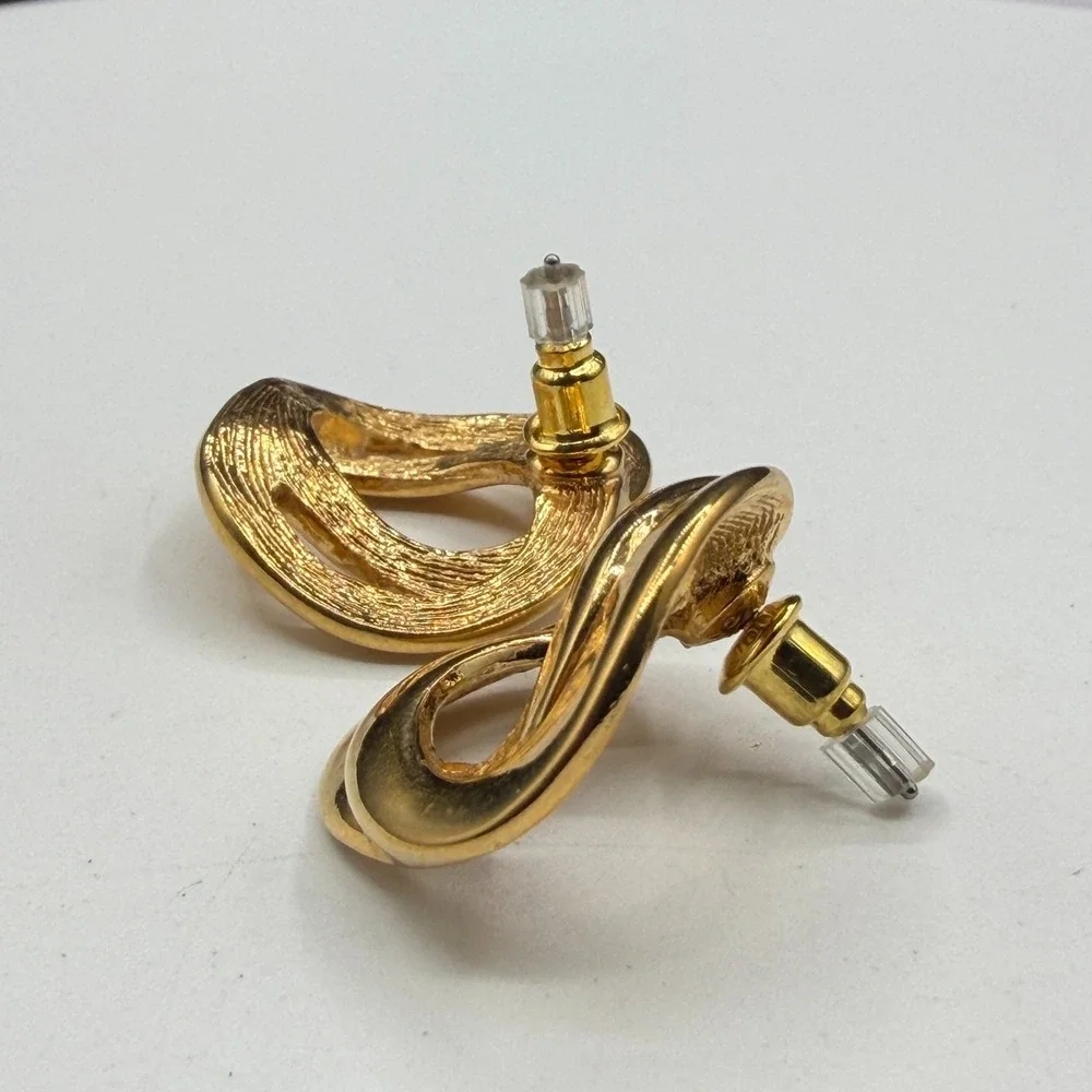 Gold Tone Interlocking Knot Stud Earrings Chunky Statement Y2K Minimalist Gift
